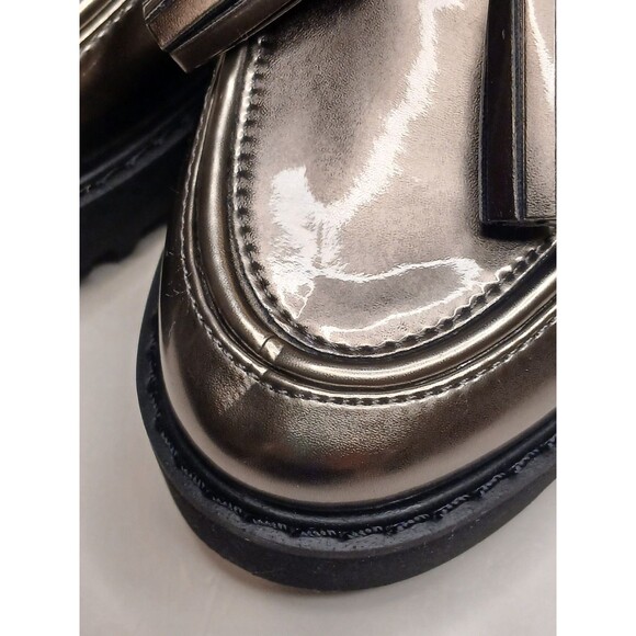 Franco Sarto Sz 5.5 Carolynn Loafers Metallic Pewter Silver w/ Tassels Lugg Sole - Picture 6 of 16